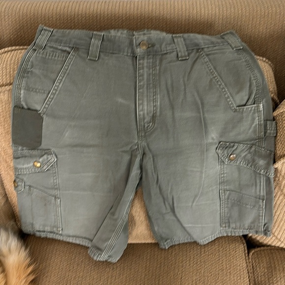 Men’s vintage Carhartt cargo utility shorts, size 34, green duck. - Picture 1 of 3